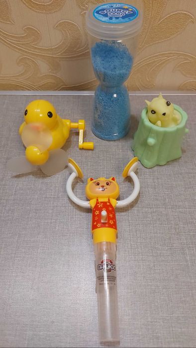 Разные игрушки  .