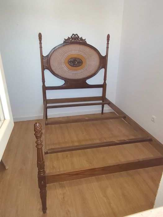 Cama antiga palhinha