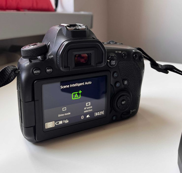 Sprzedam Canon EOS 6D Mark II + Canon EF 50mm f/1.8 STM