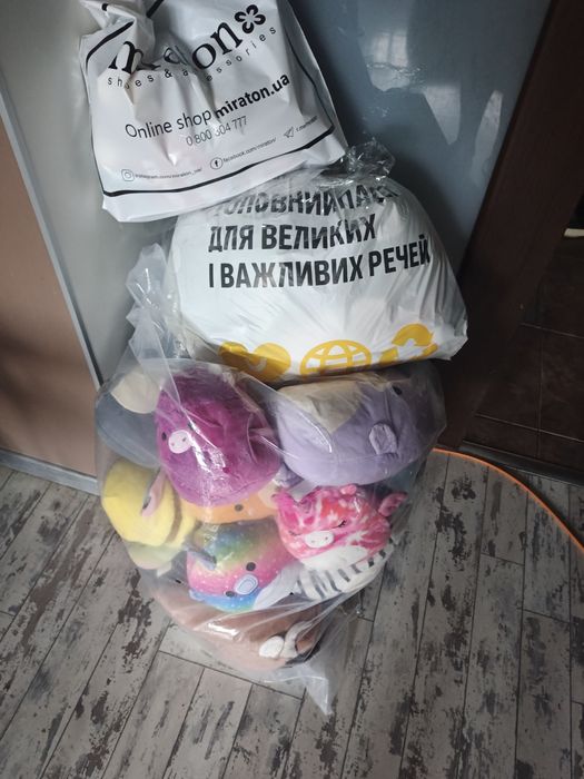 Лот різних м’яких іграшок Squishmallows