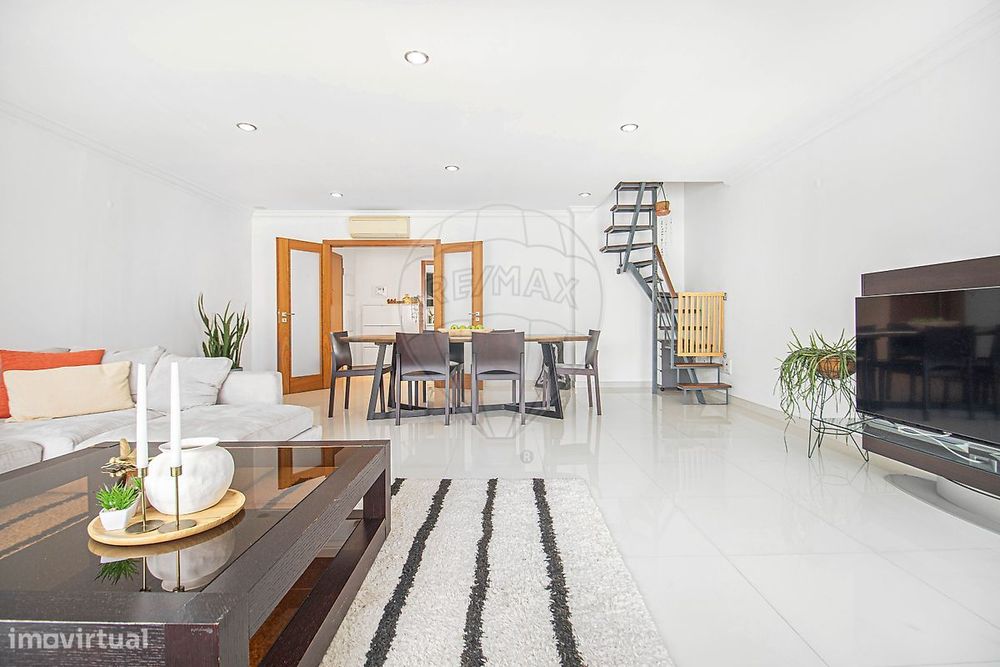 Apartamento T4 para arrendamento