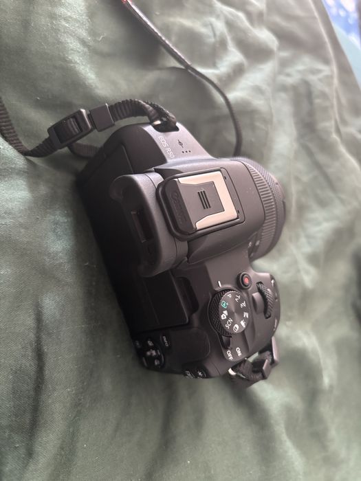 Aparat Canon EOS R50