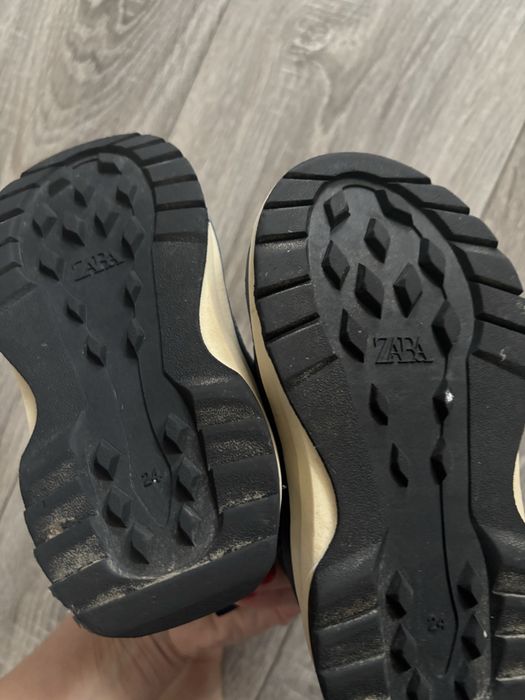 Zara дитячі черевики ботинкі дутікі 24 р