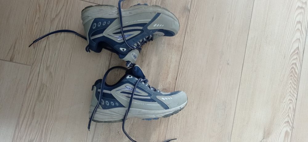 Buty sportowe damskie