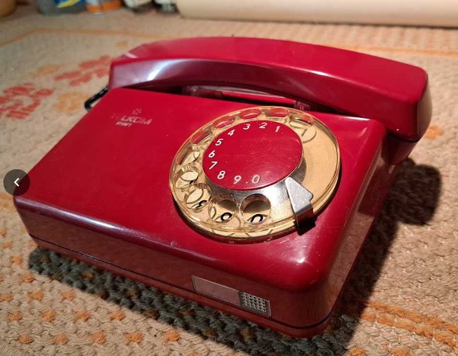 Telefon tarczowy TELKOM RWT Tulipan PRL – czerwony