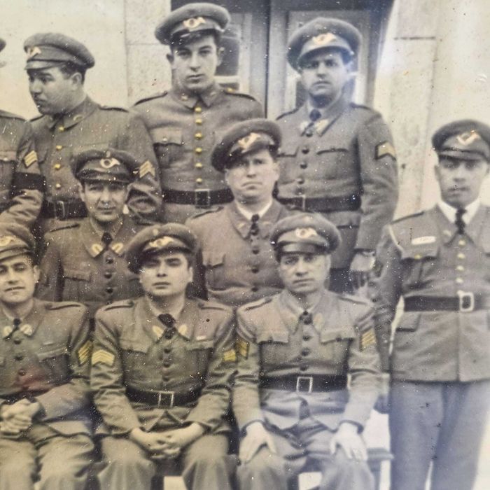 Fotografia Militar Antiga de Grupo Emoldurada – Peça Documental Portuguesa com Legenda Manuscrita