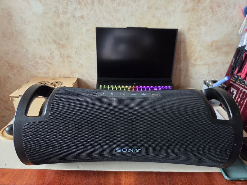 Колонка Sony Ult Field 7( bluetooth , акум+мережа)