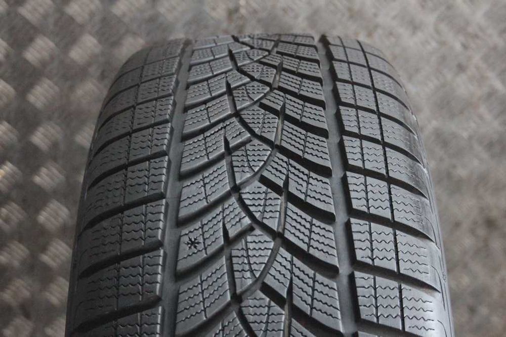 235/55/18 Goodyear UltraGrip Performance + SUV 235/55 R18 104H XL 22r