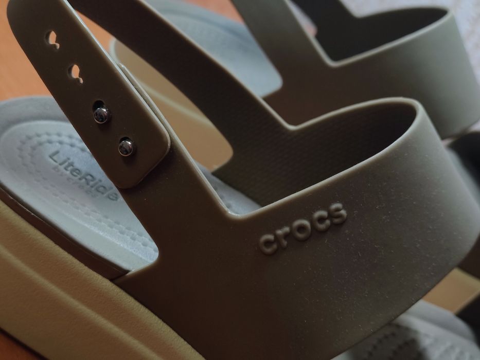 Жіночі санділі Crocs