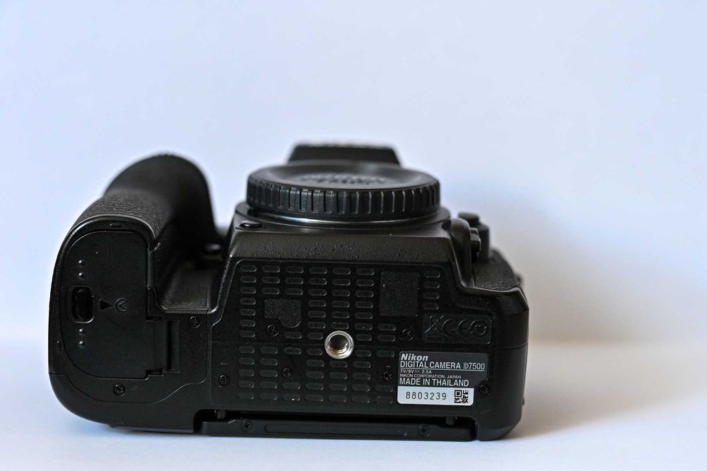 Nikon D7500 body super stan