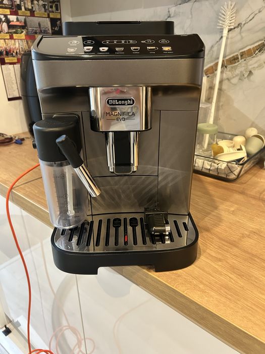 Ekspres do kawy DeLlomghi Magnifica Evo