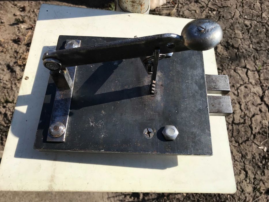 Большой надёжный реечный гаражный замок.