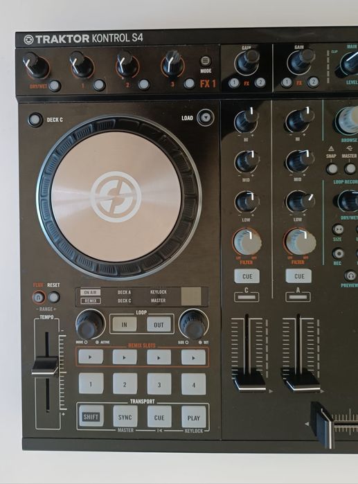 Traktor Kontrol S4 MK2 + Traktor Flightcase