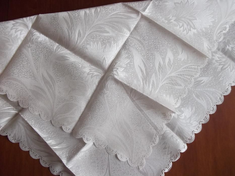 Obrus 73,5x74,5 kwadrat jaśniutki beż NOWY