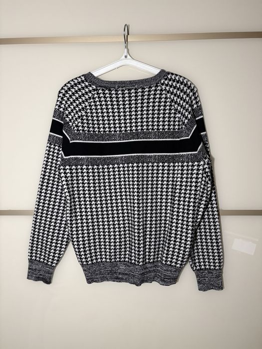 Продам НОВЫЙ женский костюм(свитер+шорты)