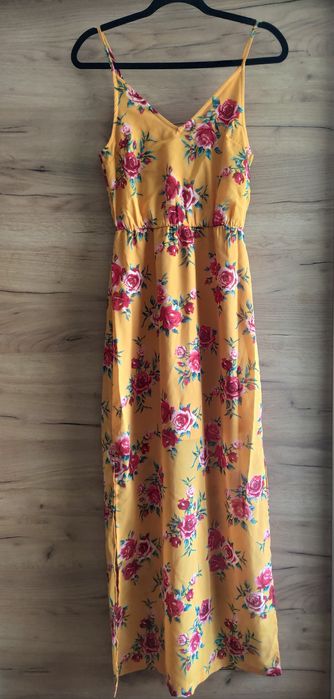 Długa żółta sukienka w kwiaty