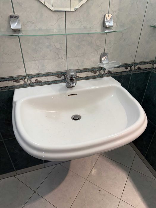 Umywalka ścienna Roca 70 cm