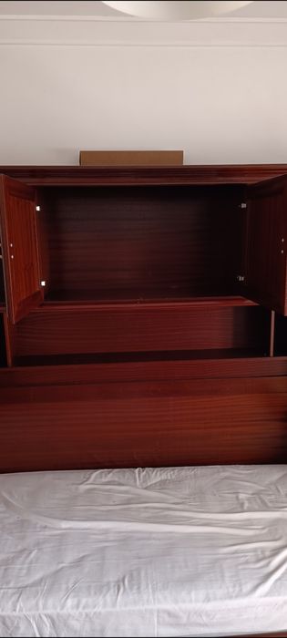 Cama com armário embutido