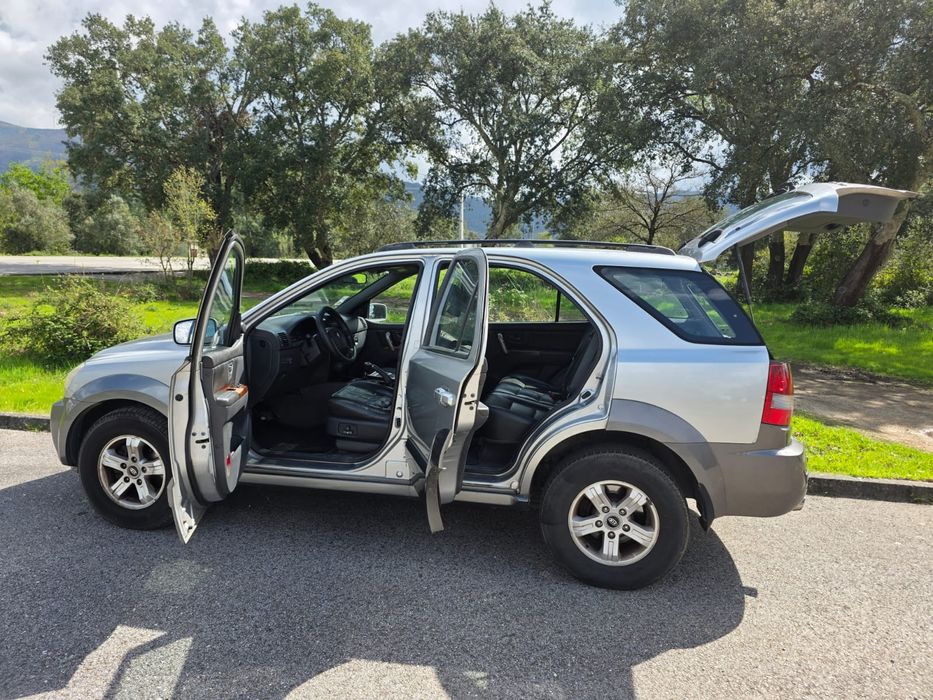 Kia Sorento 2002 | 4x4 2.5 Turbo Diesel
​Descrição