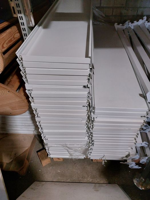 Полки, металлические стеллажи, торговое оборудование, перфорация.