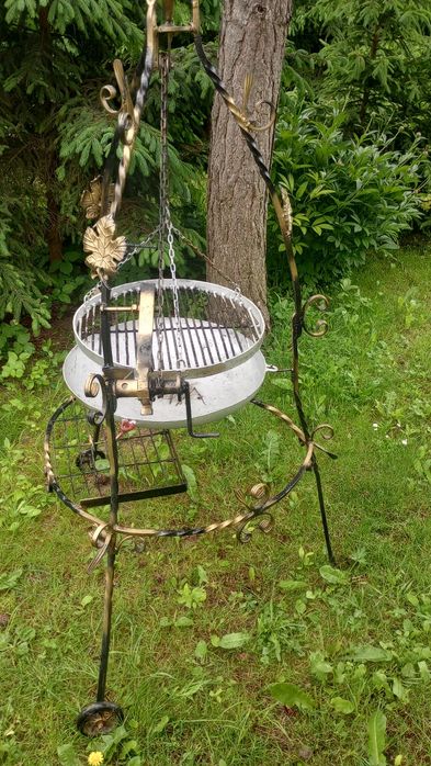 Grill ogrodowy kuty