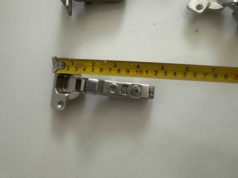 Conjunto de 34 dobradiças – usadas