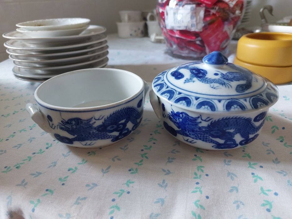 Duas pequenas bomboneiras