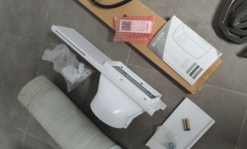 Ar Condicionado Portátil BECKEN BAC2511 com acessórios