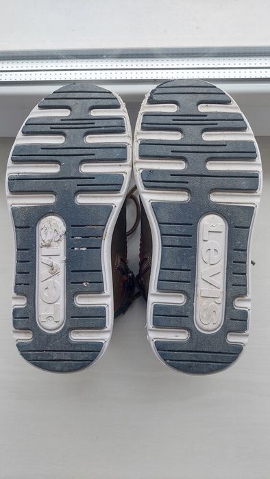 Черевики демісезонні, утеплені Levis р.30 устілка 19 см.

Стан відмінн