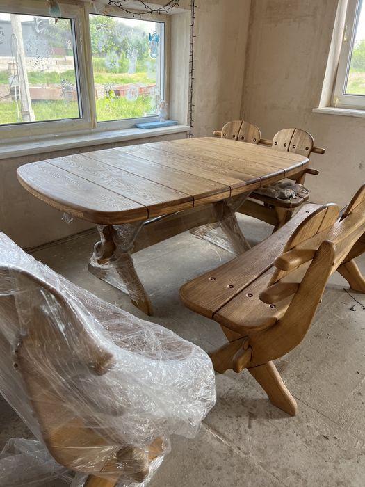 Комплект из дуба стол четыре лавки .