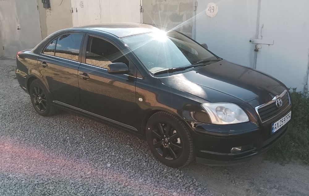 Продам Авенсис 2004год.