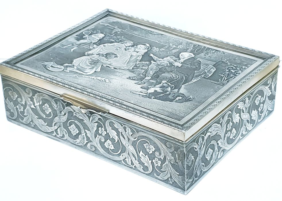 Maravilhoso antigo guarda joias francês com amorosa gravura