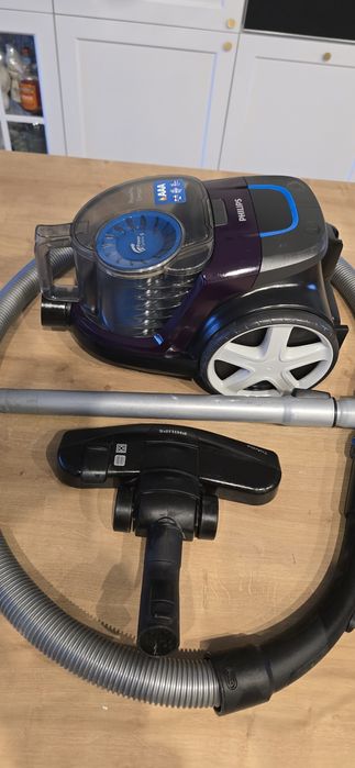 Mocny solidny bezworkowy odkurzacz PHILIPS PowerPro o mocy 1800W.