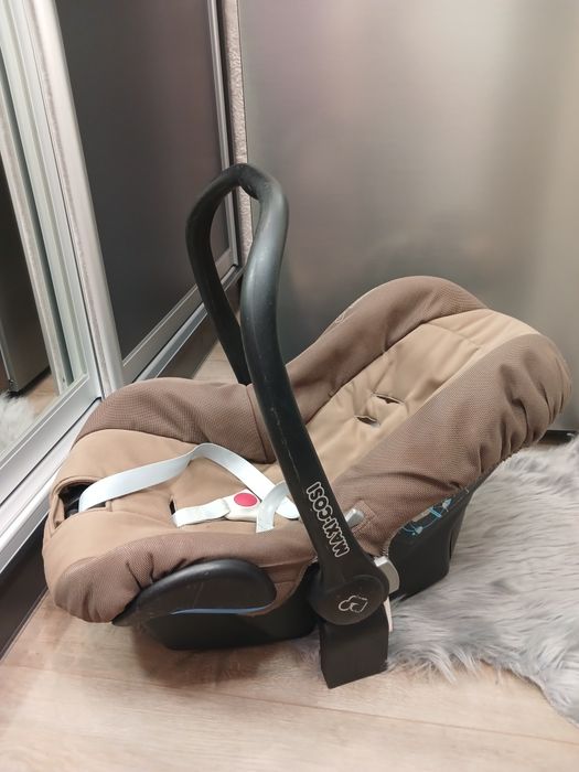 Автокрісло-переноска Maxi Cosi з адаптерами