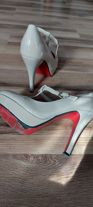 Super czółenka nude r.37