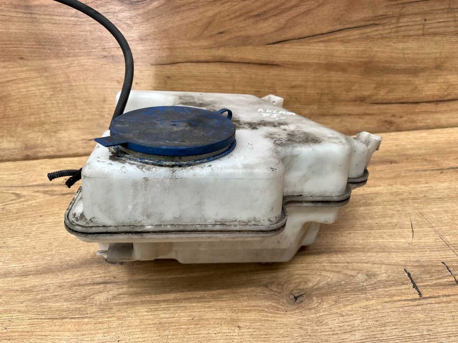 Zbiorniczek spryskiwaczy Mercedes A-klasa