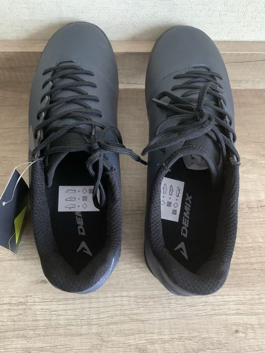 Бутси Demix, 41 розмір. Довжина устілки 27 см. Нові