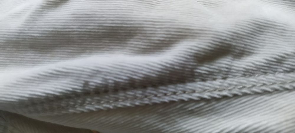 Штани на дівчинку бренду OVS.