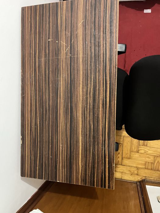 Secretaria com a cadeira, está a venda