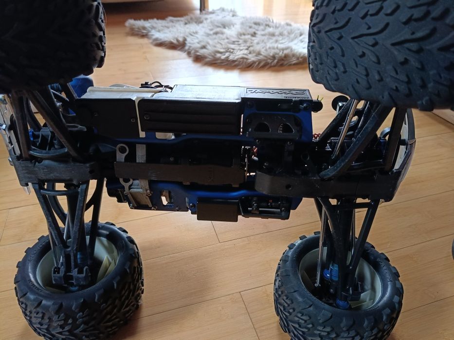 Traxxas revo nitro 3.3, 2.5r auto spalinowe