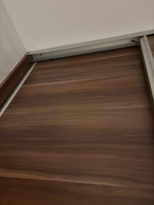 Drzwi przesuwne wnękowe do szafy garderoby