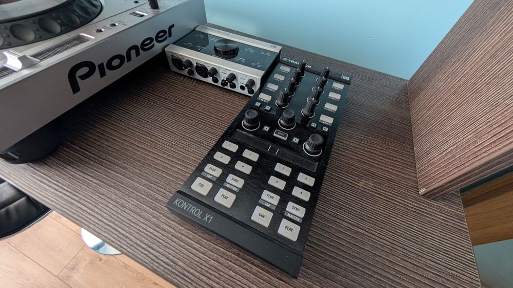 Zestaw DJ Pioneer CDJ-850 + DJM-750 + Traktor X1 + Komplete Audio 6