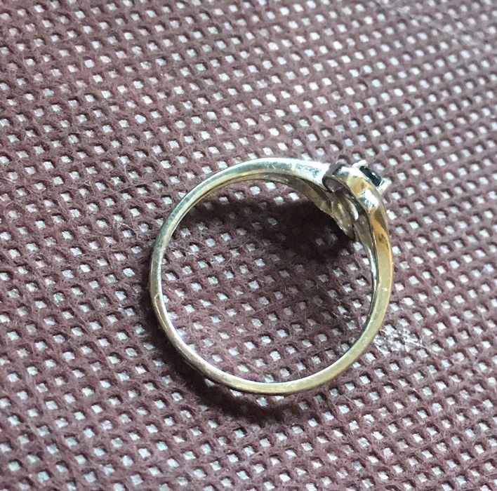 Изящное кольцо Zarina белое золото с сапфиром и бриллиантами оригинал