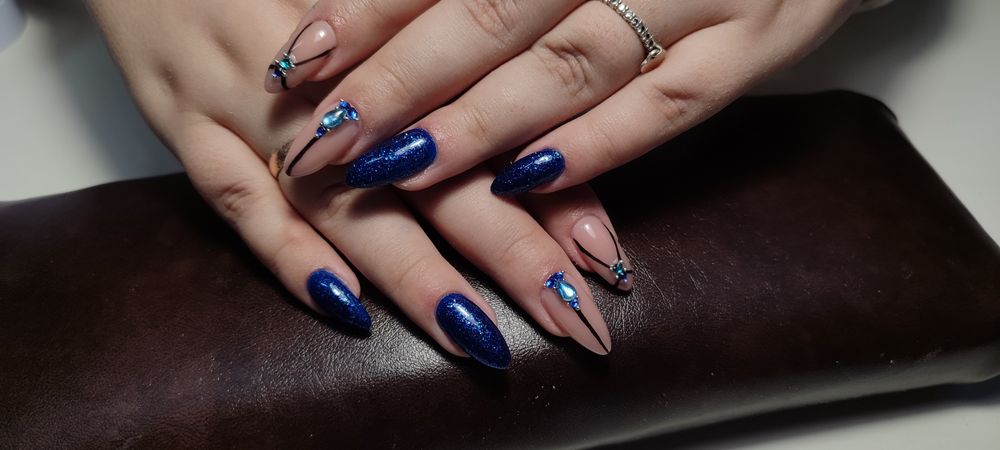 Манікюр (нарощення,гельлак, апаратний манікюр)