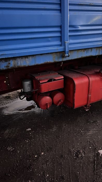 Camião Iveco com grua e basculante