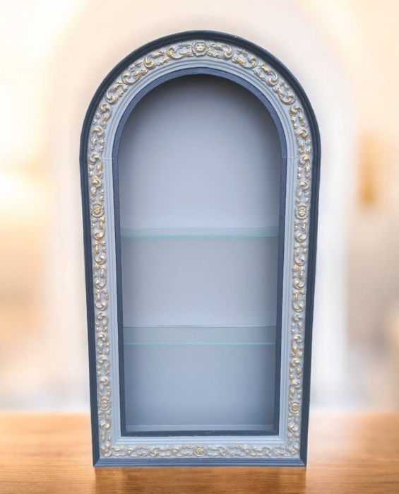 Estante de parede antiga.