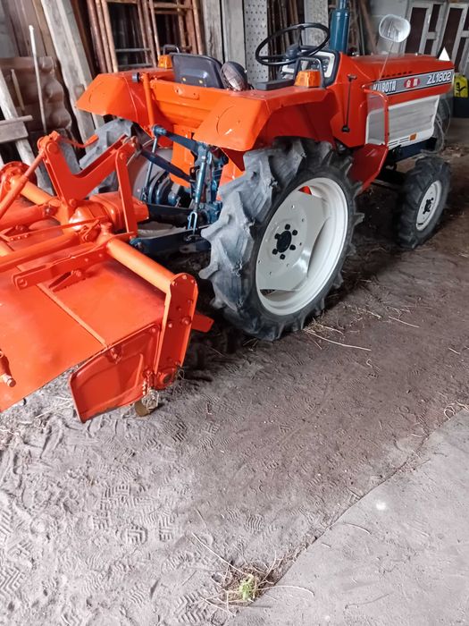 Trator Kubota ZL1802 (20cv)