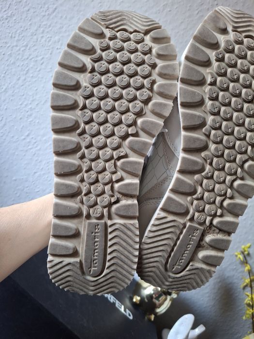 Tamaris lekkie sneakersy damskie 37