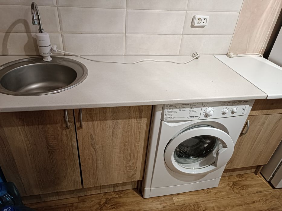 Продається кімната в гуртожитку.