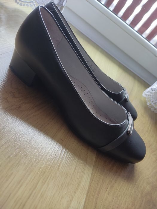 Buty na obcasie skórzane 36